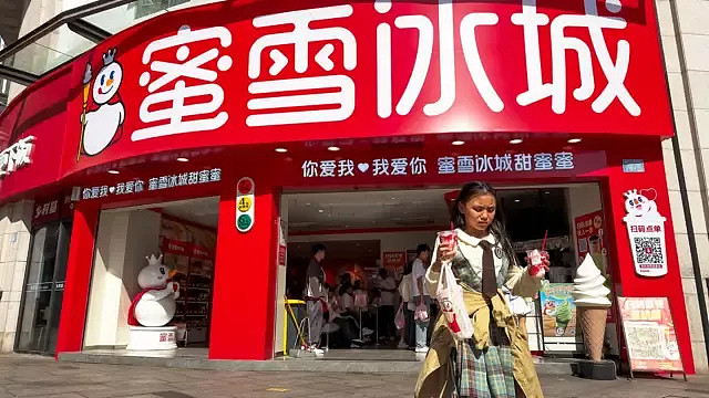 中国品牌掀起新一波出海潮！火锅、奶茶与运动服涌向全球各地（组图） - 1