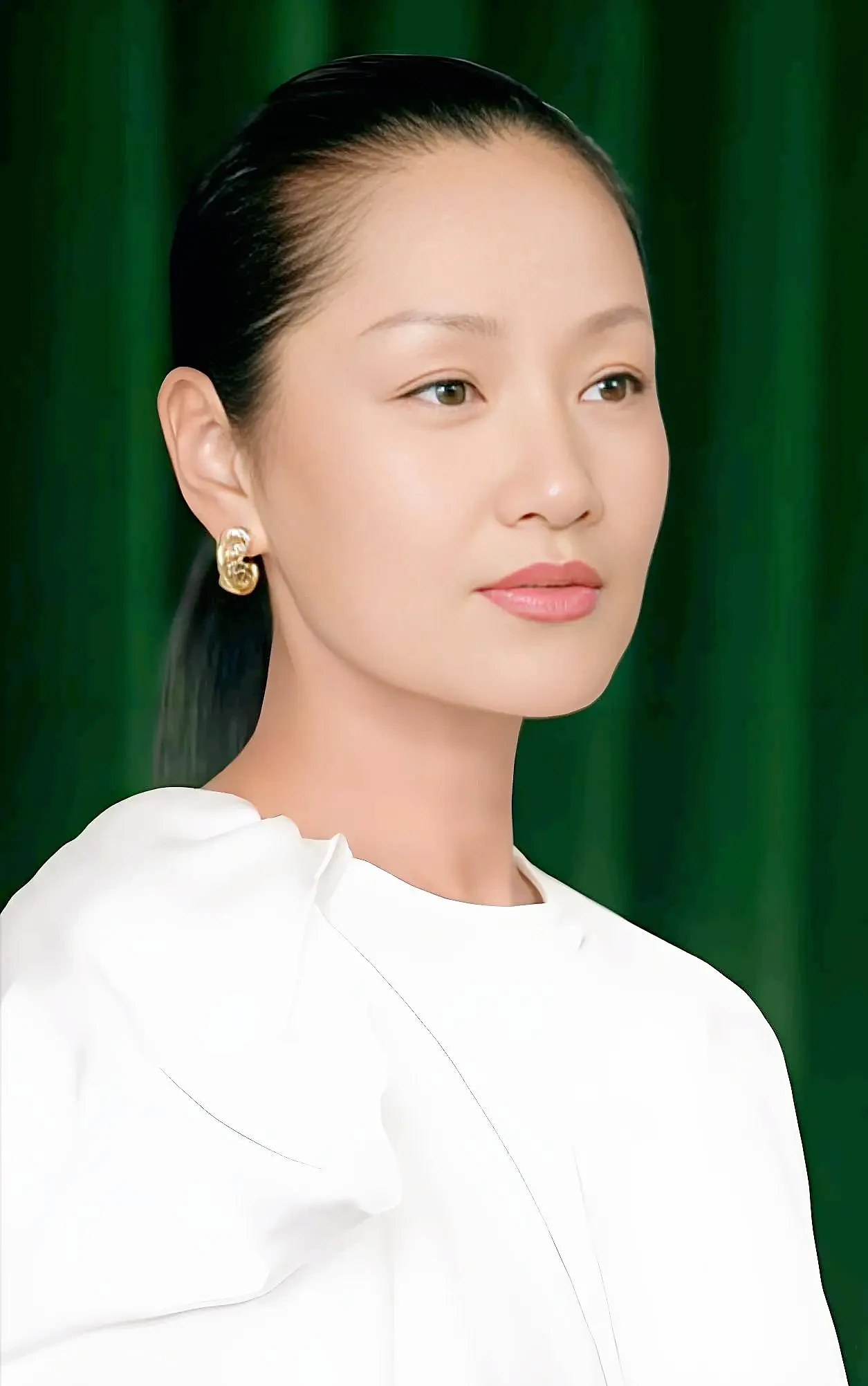瞿颖：不重蹈刘晓庆的覆辙，她活成了“人间清醒” - 11