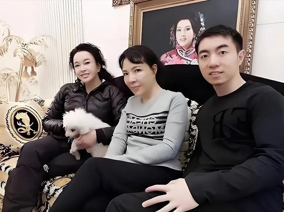 瞿颖：不重蹈刘晓庆的覆辙，她活成了“人间清醒” - 13