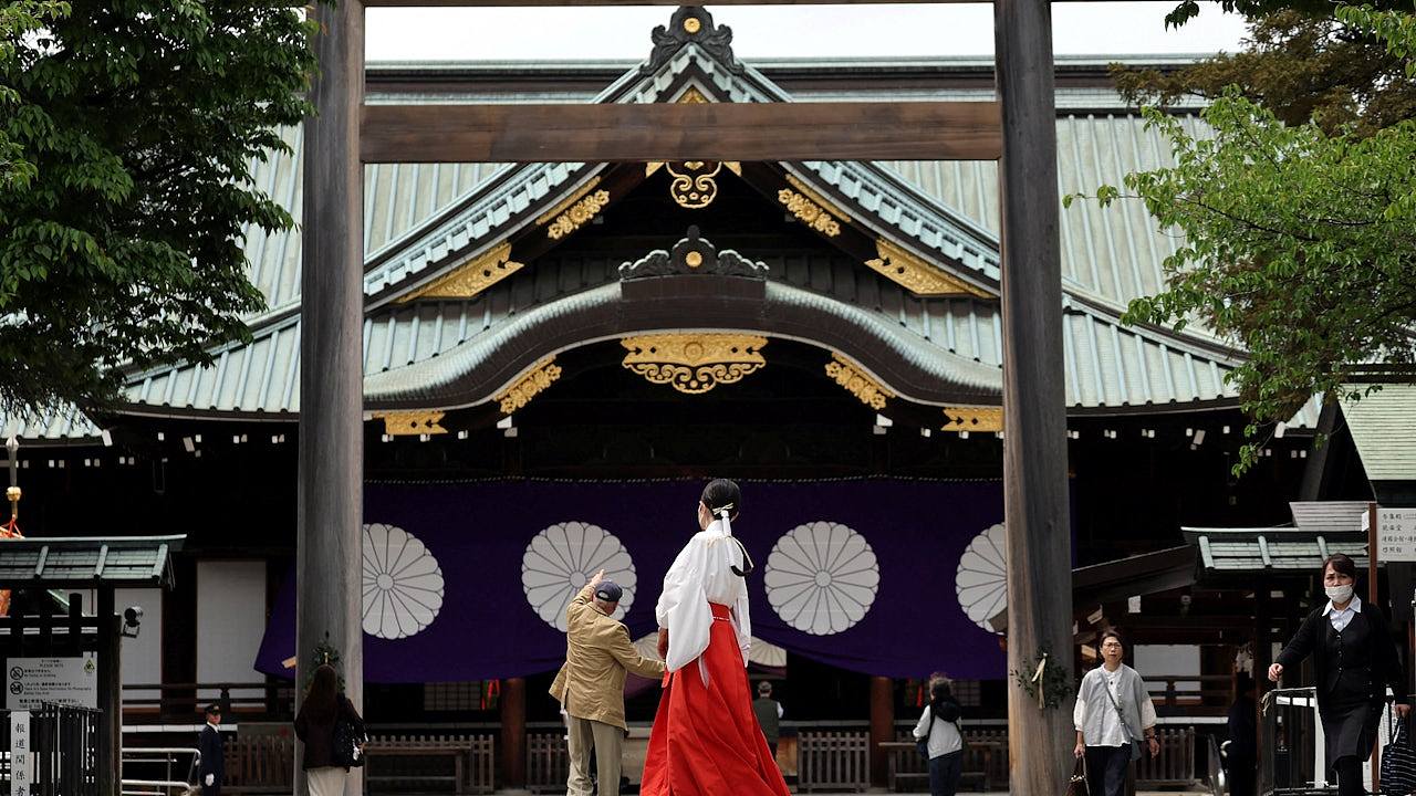 韩国男子靖国神社挂反日横额被捕　事后称「做了想做的事」 - 1