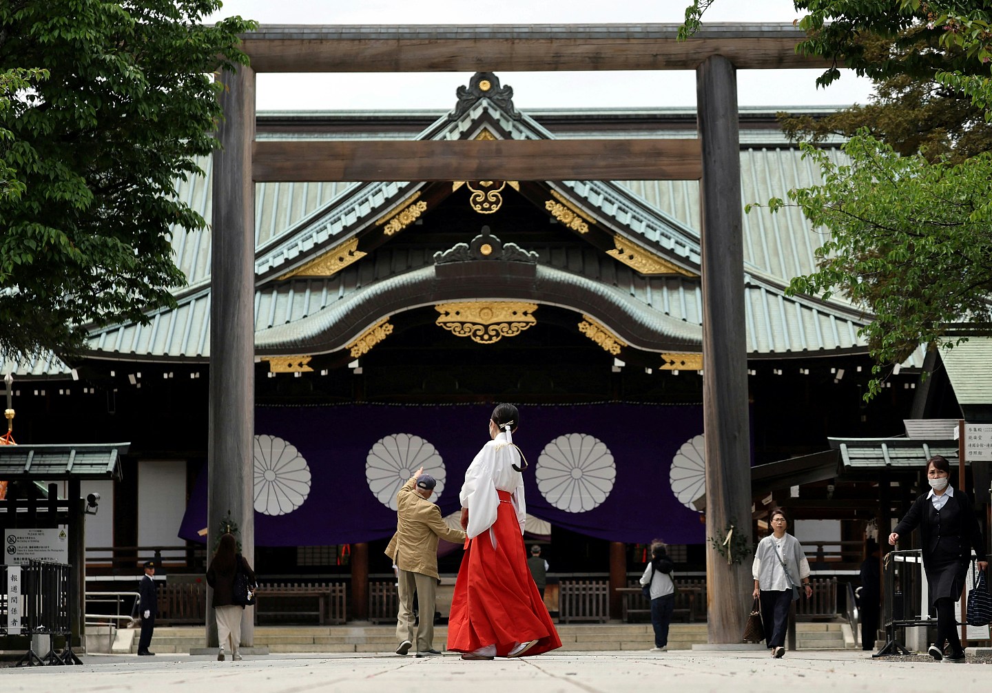 韩国男子靖国神社挂反日横额被捕　事后称「做了想做的事」 - 3