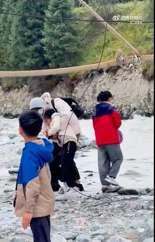 新疆景区吊桥断裂致5死24伤！未按设计建设酿祸，11人被移送司法（组图） - 3