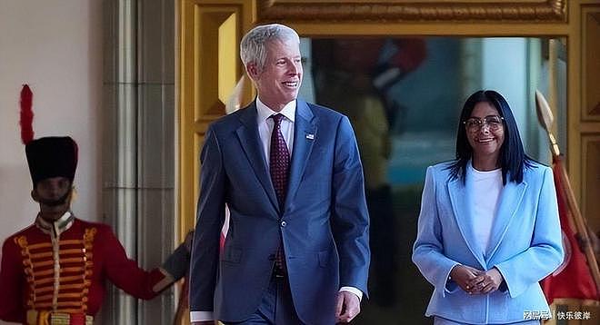 扮猪吃虎？委代总统隐忍四个月撕下面具，率几十万大军硬刚美国 - 2