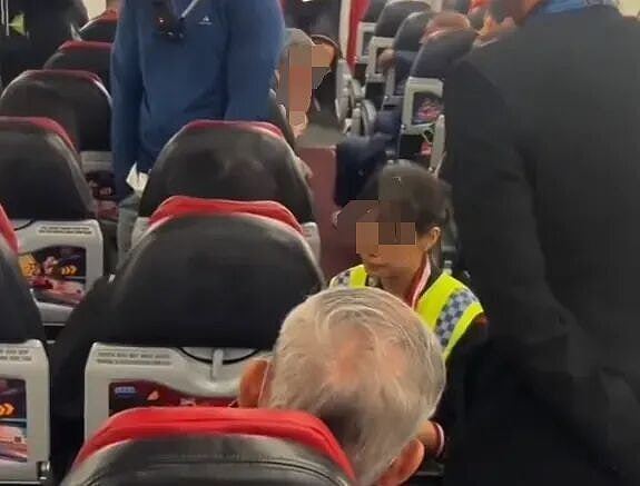 亚航闹事女自称南航空姐遭否认,大马女孩围观爆红(组图) - 3