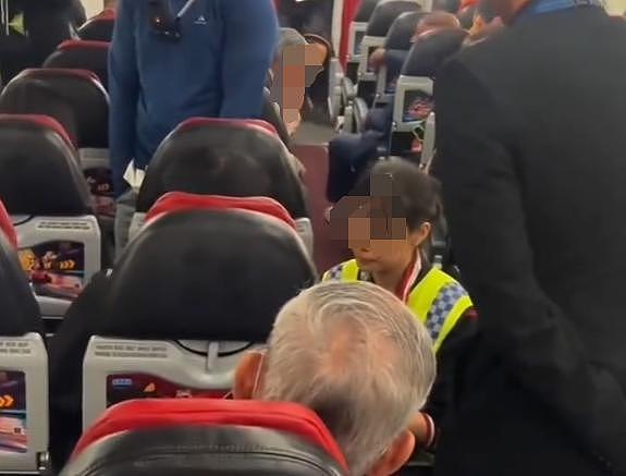 “自称空姐机舱闹事”当事人还原事发经过，律师称同机乘客可索赔 - 2