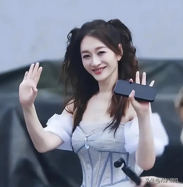 向太上热搜!两招给李小冉出了口恶气,当众怼刘晓庆终于真相大白 - 1