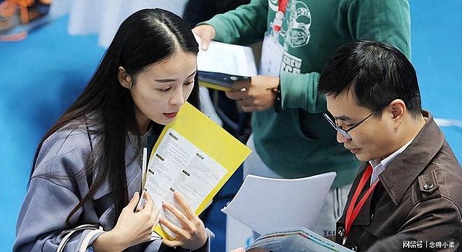 中国重回月薪3000时代！千万毕业生面临严重内卷与就业困局（组图） - 1