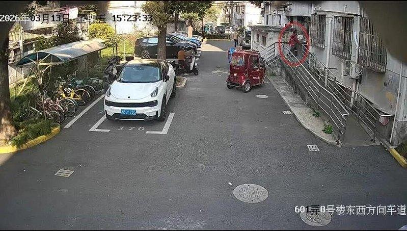 7999元手机包裹放门口遭窃,20天后手机自己报警(组图) - 2