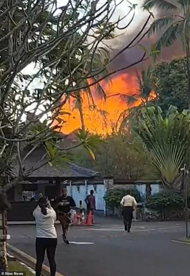 烈火吞噬巴厘岛知名度假村，大批澳洲游客睡梦中被惊醒，紧急逃往海滩（组图） - 2