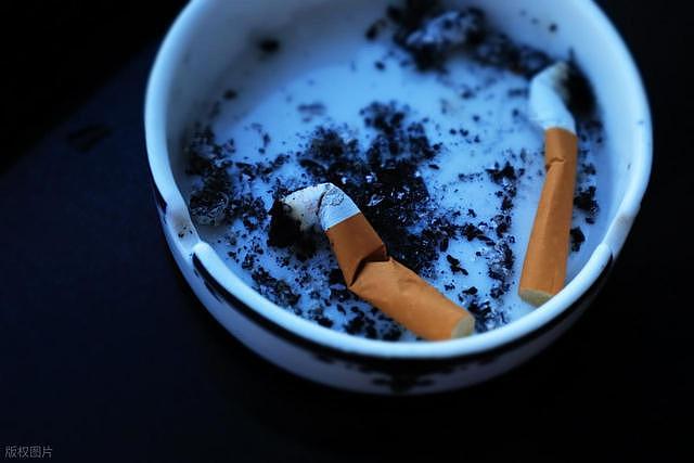 身体不断出现这4个症状,十有八九是恶性肿瘤,最好去检查一下(组图) - 9