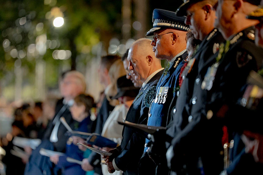 悉尼万人参加澳新军团日悼念仪式，原住民致辞竟遭嘘！警方现场抓人（组图） - 3