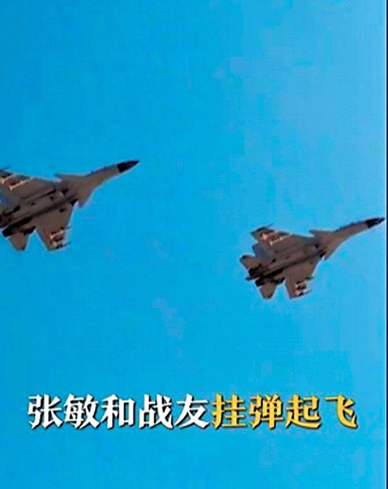 中国官媒:辽宁号航母遭夹击,歼15挂弹起飞驱离(组图) - 3