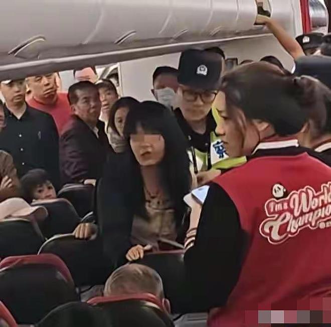 假空姐大闹亚航后续：知情人士透露真实身份，这下轮到女子老实了（组图） - 9