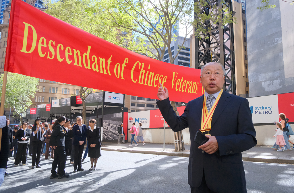 中国抗战后代方阵第11次 亮相今年澳新军团日大游行 - 5