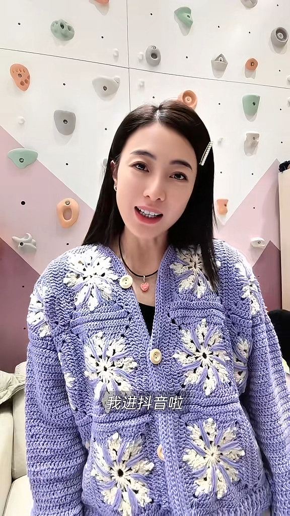 甘比商场内忘我大跳抖舞片段曝光，网民惊喜：千亿富婆跳舞给我看（组图） - 3