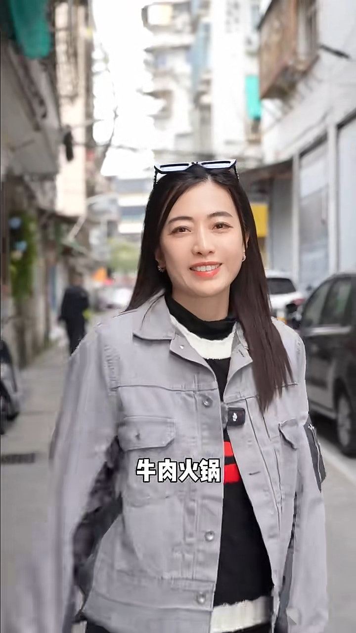 甘比商场内忘我大跳抖舞片段曝光，网民惊喜：千亿富婆跳舞给我看（组图） - 4