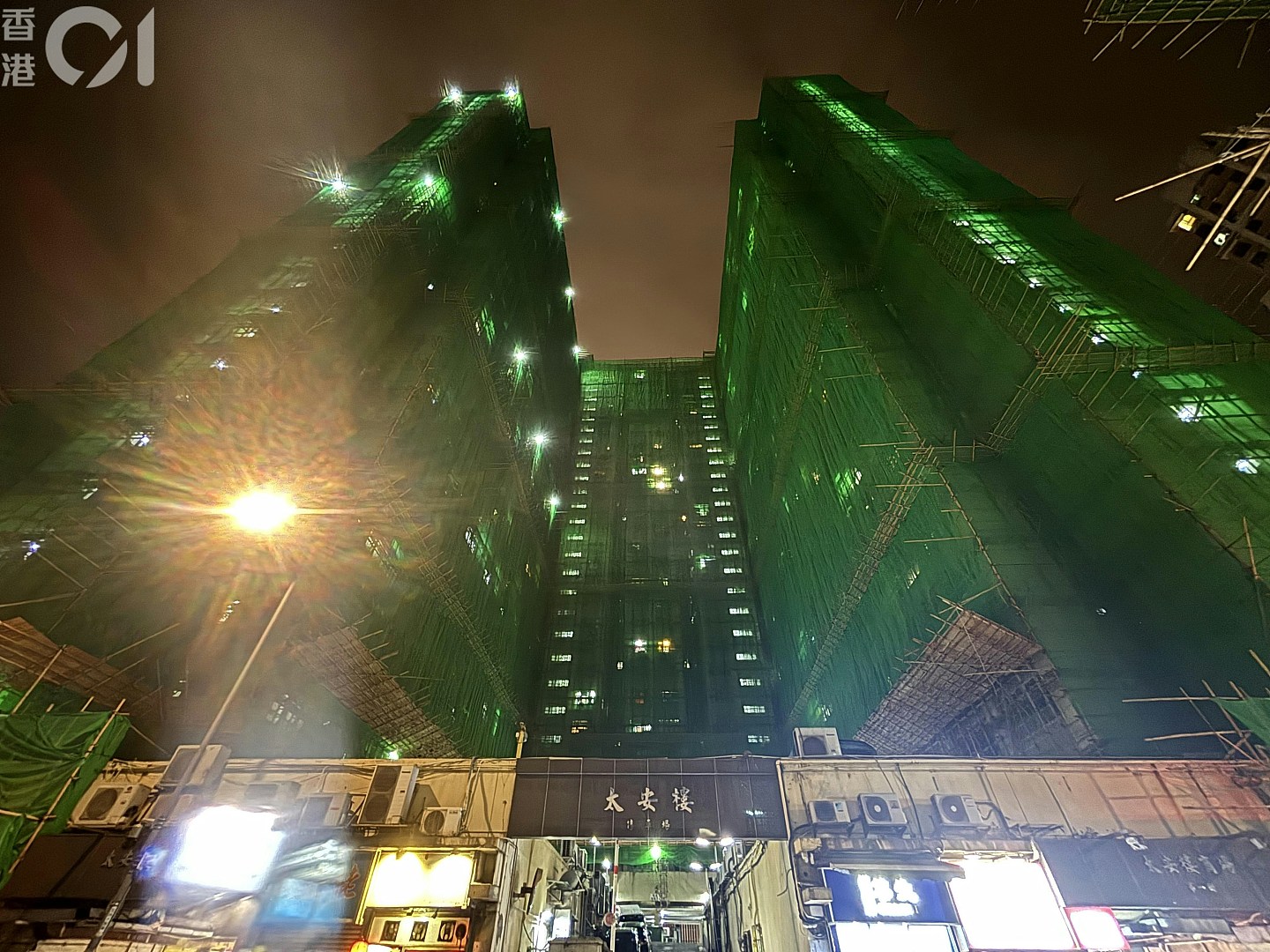 西湾河太安楼男工棚上叼烟照疯传！承建商：即时解雇永不录用（组图） - 4