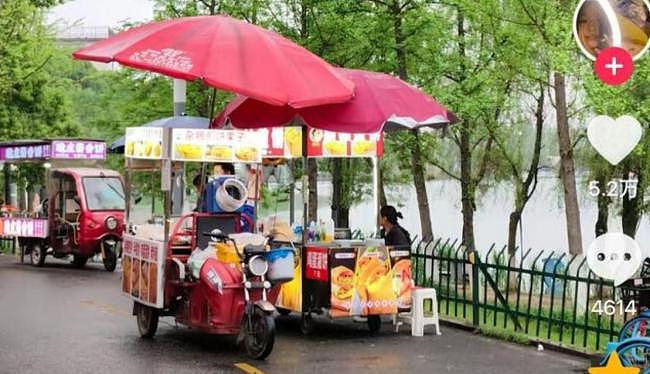 女老板摊位被挡后获全网撑腰!销售额暴涨3倍(组图) - 1