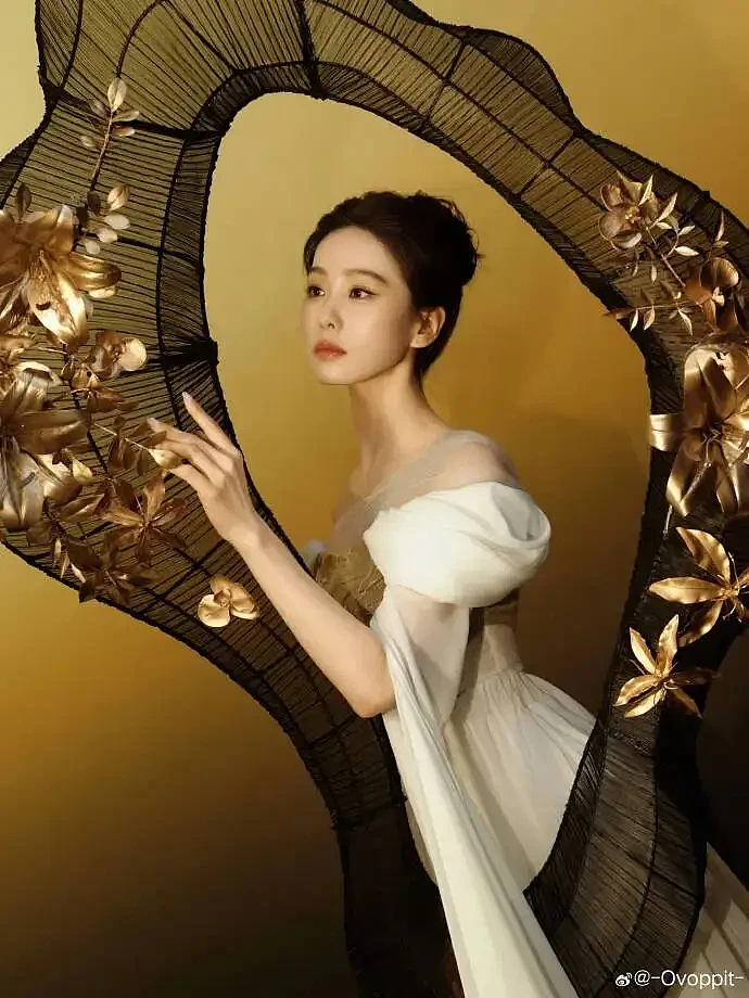 刘诗诗北影节闭幕式出场如仙女下凡!雪肤玉貌,美得让人窒息...(组图) - 6