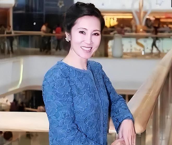 王思聪在美国玩得很嗨，住富人区，吃高档日料！陪女伴逛环球影城（组图） - 9