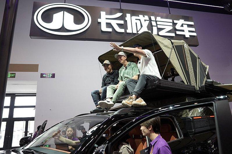 美国网红体验中国汽车!赞技术先进、价格低廉,“不敢相信美禁售”(图) - 1