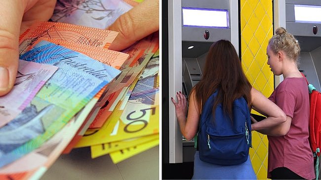 现金回潮!澳洲近半人仍用现金,银行关门、ATM减半:200万澳洲人集体“取现反击”(图) - 1