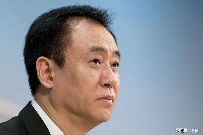 离谱！许家印只喝2700一瓶水，马桶必须喷香水，随身配备女按摩师（组图） - 1