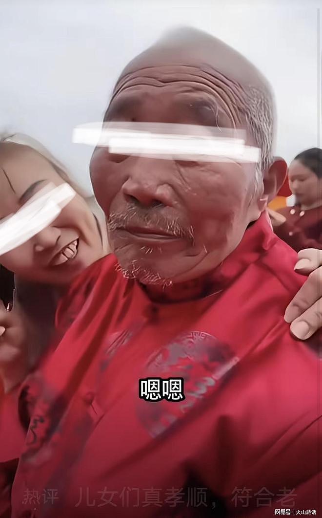 活久见!重庆一九旬老人过寿,儿子邀请12位美女跳艳舞助兴引争议(组图) - 5