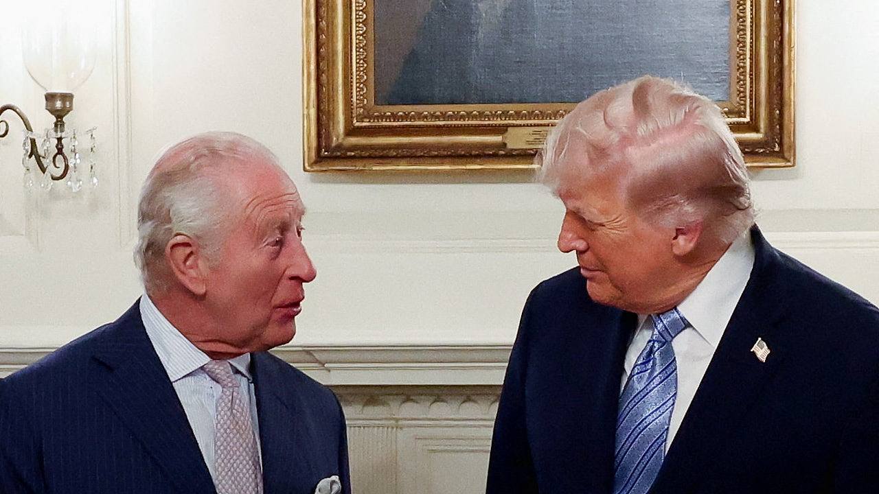 英王查理斯三世访美，与特朗普“较劲”握手近10秒面带微笑视频曝（视频/组图） - 1