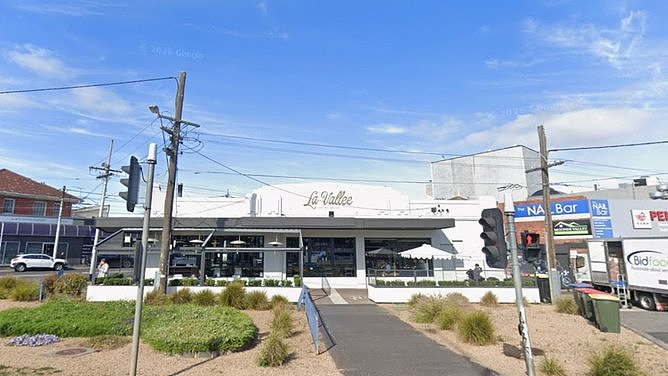 墨尔本咖啡店员工遭无端袭击,餐盘被路人直拍脸上致牙齿碎裂(组图) - 2