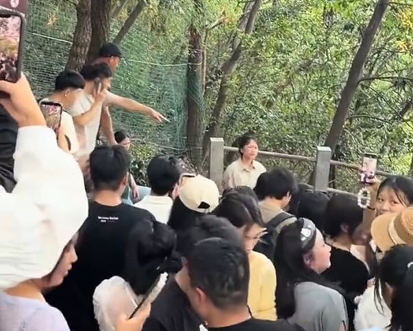 炸裂！女子爬山撞破奸情，男友偷偷约会好闺蜜，正牌女友变前女友（组图） - 2