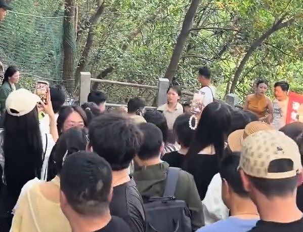 炸裂！女子爬山撞破奸情，男友偷偷约会好闺蜜，正牌女友变前女友（组图） - 3