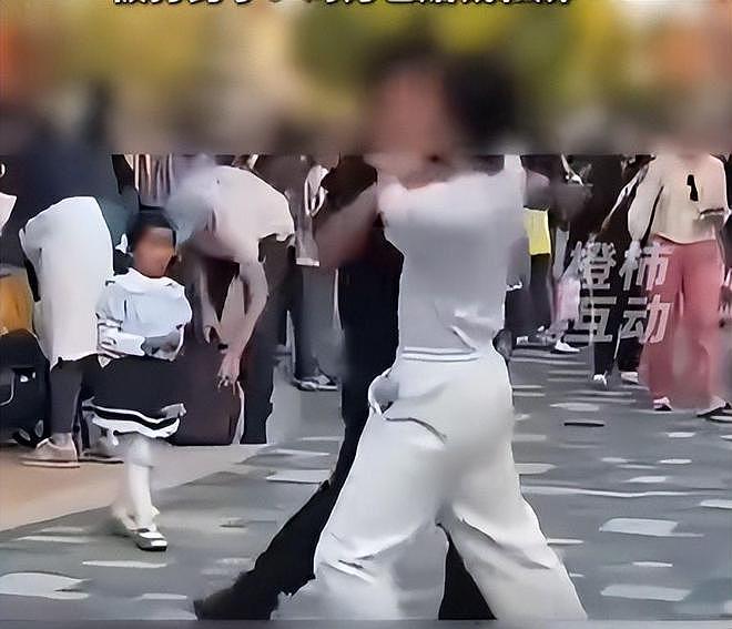 迪士尼男子劝烟反被扇脸！赔偿金五位数，警方定性，和解也得坐牢（组图） - 14