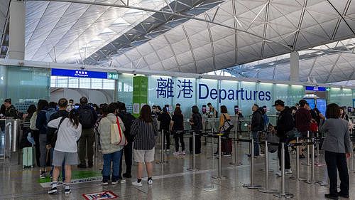 澳洲升级对香港旅游警告!转机也可能被查手机,拒绝配合即算违法(组图) - 2