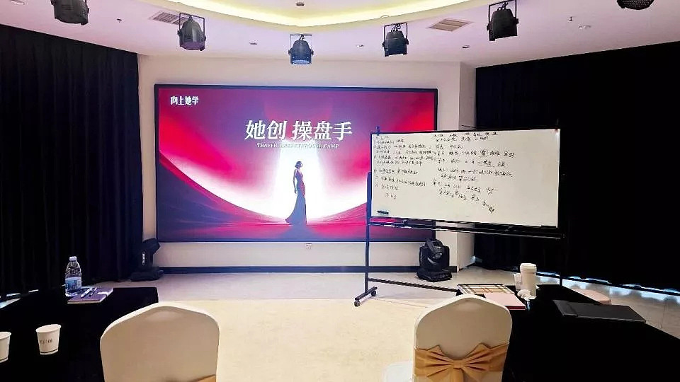 起底“性商教母”,47岁周媛(组图) - 5