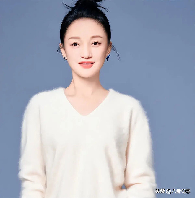 51岁周迅变样：满头白发脸松垮，瘪嘴像老奶奶（组图） - 2