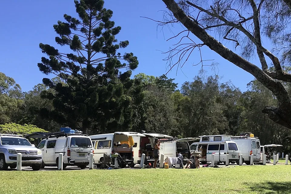 房租飙升致大批人走投无路!新州涌现“睡车族”,71岁老人被迫露宿街头(组图) - 2