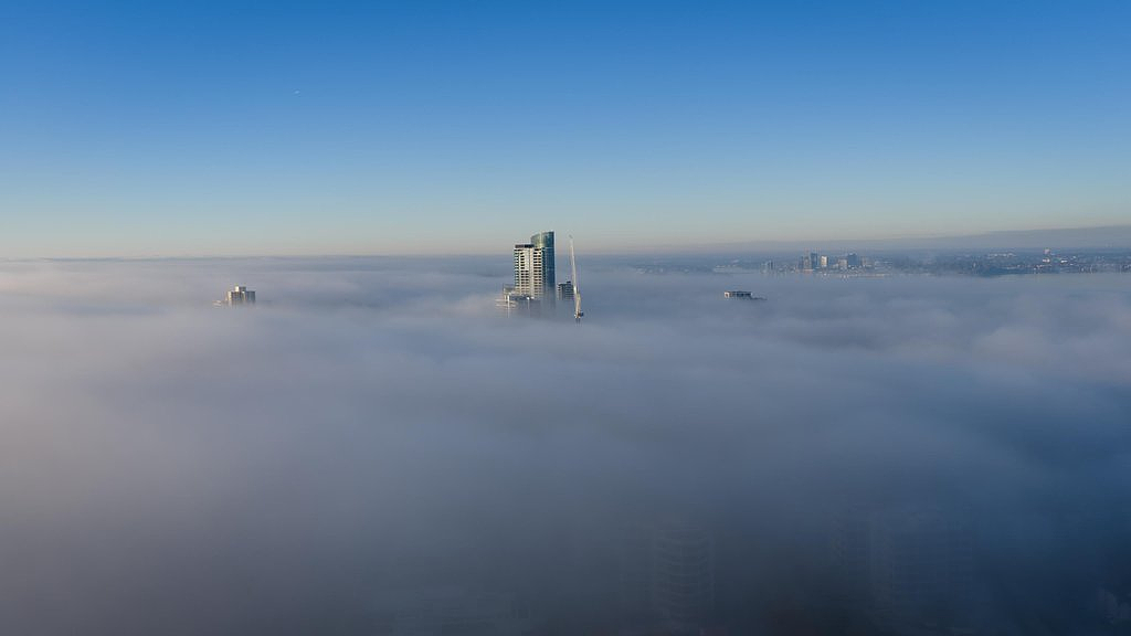 珀斯市中心遭浓雾吞没，能见度骤降，当局紧急提醒（组图） - 2