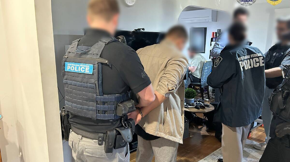 悉尼机场,27岁男子刚下飞机就被抓!面临最高15年监禁 - 1