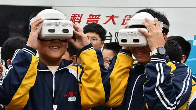 AI冲击教育:中国家长怕孩子成了“科举被废后的秀才”(组图) - 1