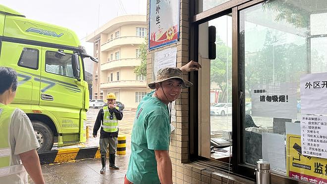 “最暖糖厂”外每日近三百辆蔗车，厂长：百年后可能也没人榨这么多果蔗（组图） - 1