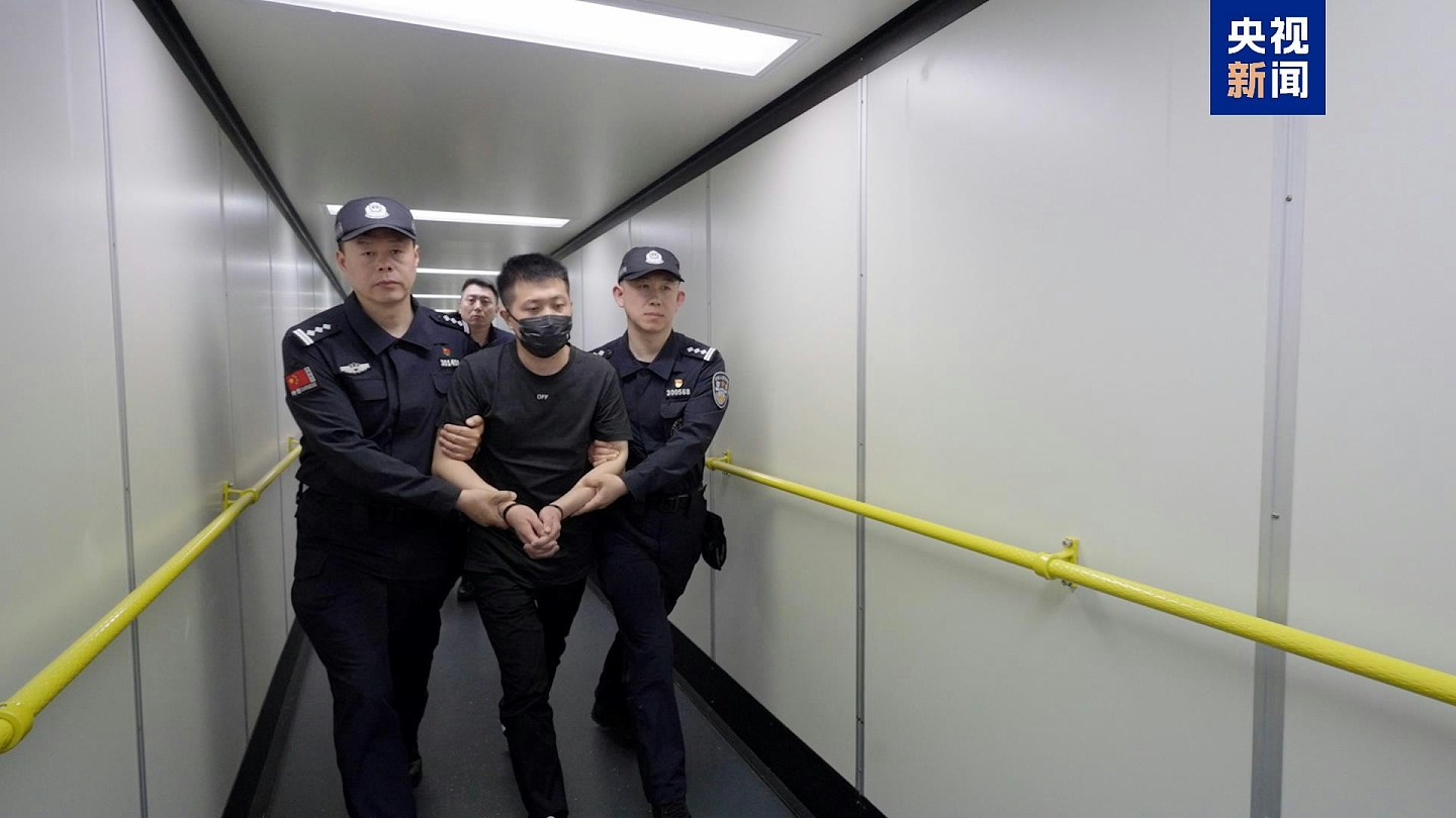 涉案资金超过5亿,重大跨境网赌案主犯从泰国引渡回国(组图) - 2
