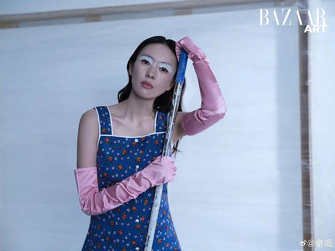 审美又翻车!童瑶miumiu海报遭全网吐槽,网友:千金风改家政风,小姐结婚了?(组图) - 3