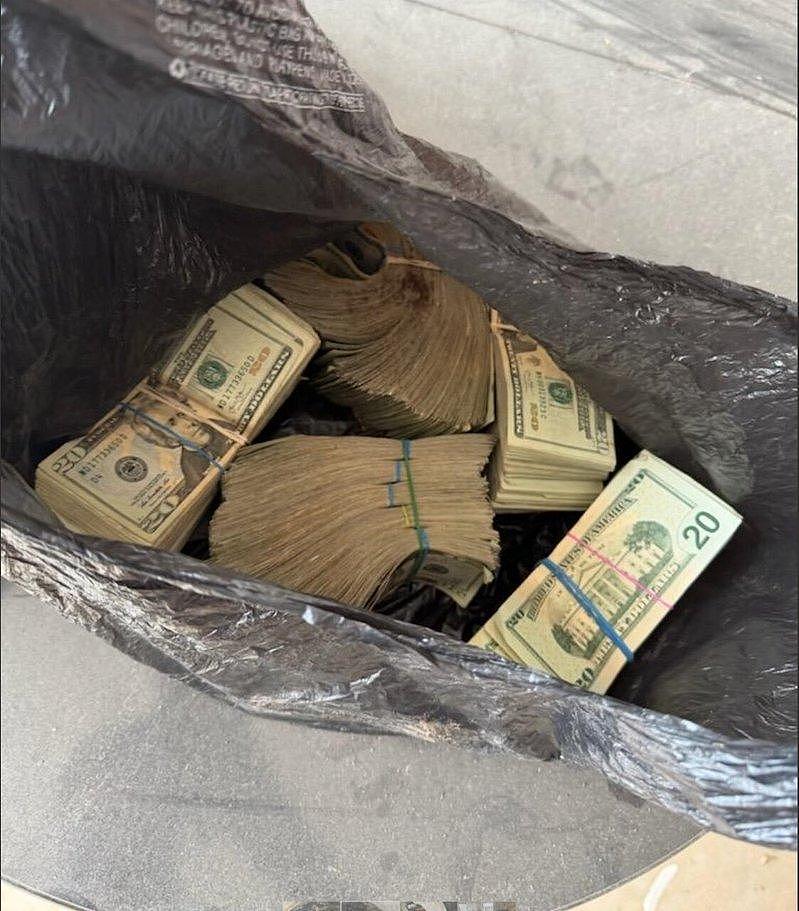 华人家宅后院挖出$9万现金+1700个避孕套!背后牵出卖春大案,20名华女沦为受害者(组图) - 1