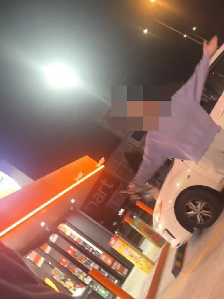 “全是移民，你们不配待在这里！”珀斯女子加油站狂飙种歧言论，视频流出引发全网公愤（视频/组图） - 1