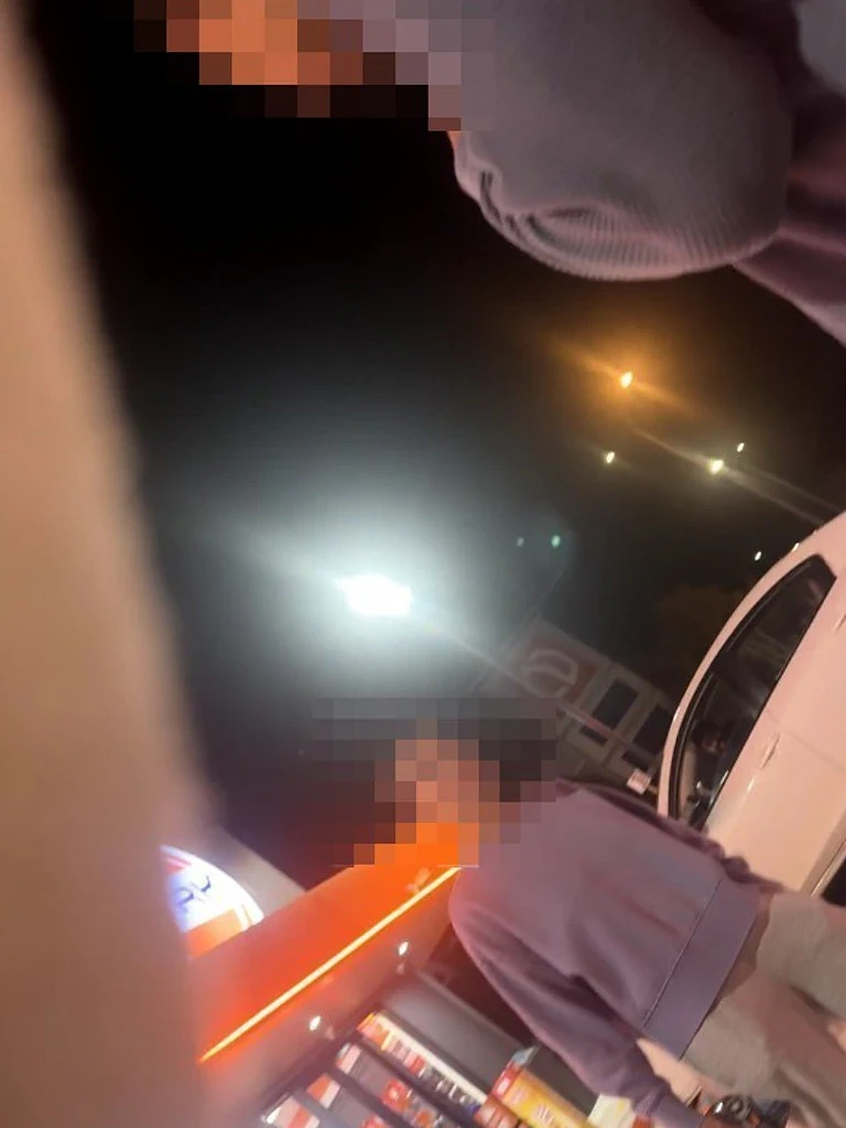 “全是移民，你们不配待在这里！”珀斯女子加油站狂飙种歧言论，视频流出引发全网公愤（视频/组图） - 2