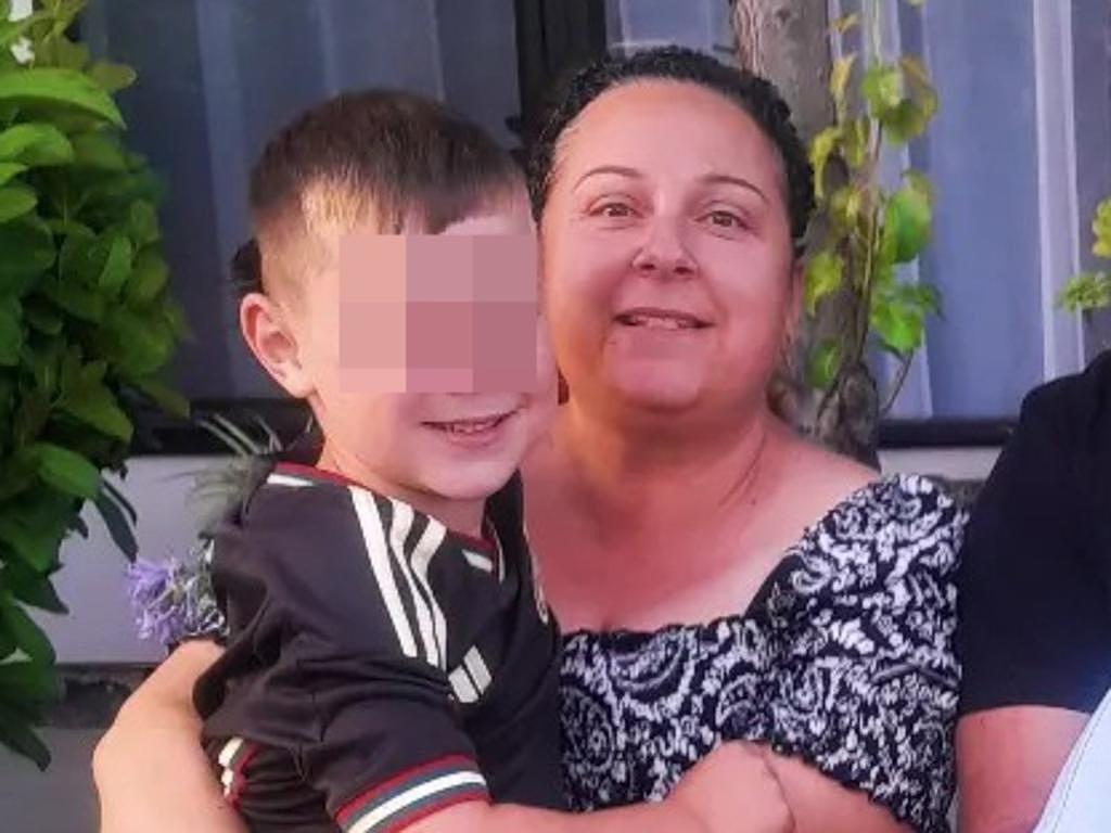 澳洲狠心妈谎称6岁儿患癌骗捐,剃光头推轮椅演戏,“我感觉像棋子被利用”(组图) - 1