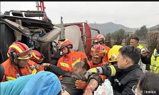 7死12伤!云南一大巴坠崖:死伤者身份披露,知情者披露事发原因(组图) - 3