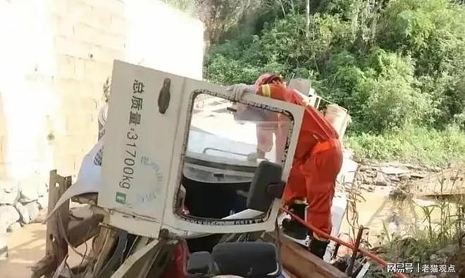 7死12伤!云南一大巴坠崖:死伤者身份披露,知情者披露事发原因(组图) - 4