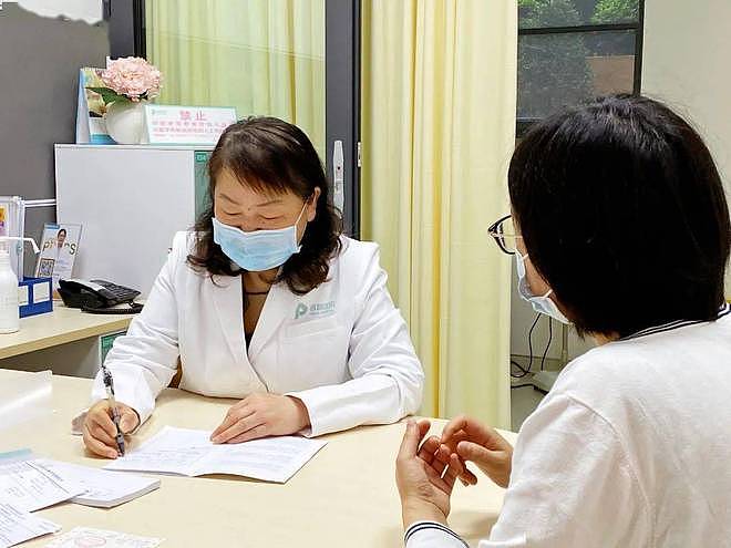 B超里胖胎宝直吐舌头，老公直呼可爱！医生一句话让夫妻崩溃了 - 4